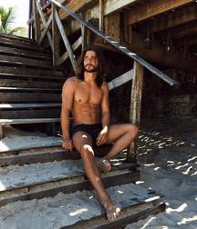 Long hair guys 5ca0dded4ff71.jpg