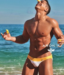 Twinks 62 5ca0e8c35b243.jpg