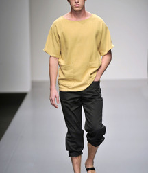 Model boys feet 2 5ca0f93fcf9df.jpg