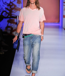 Model boys feet 2 5ca0f952cd1fb.jpg