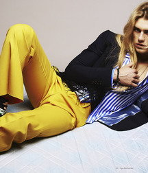Long hair guys 2 5ca102c09f657.jpg