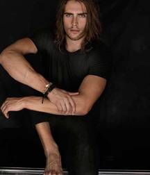 Long hair guys 2 5ca102c1caec6.jpg