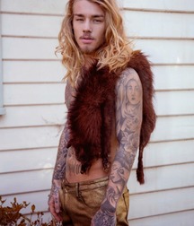 Long hair guys 2 5ca102e4d609d.jpg