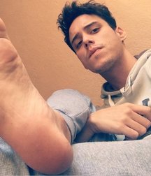 Worship the guys feet