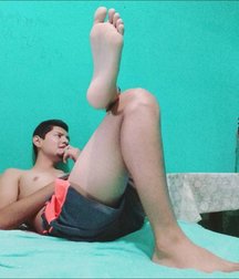 Suck some sweaty toes 5ca781d9a4a67.jpg
