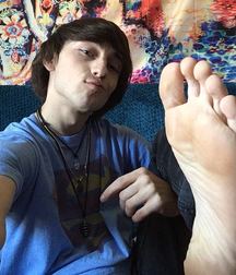 Suck some sweaty toes 5ca781ea4a43b.jpg