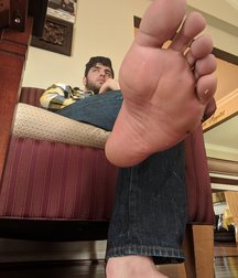 Suck some sweaty toes 5ca781f17480c.jpg