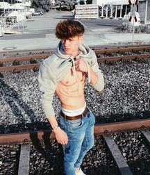 Youngsters 5ca7d1e9550a3.jpg
