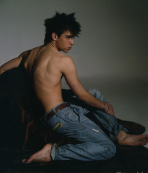 Jeans and feet 2 5ca88f3e934a1.jpg