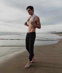 Jeans and feet 2 5ca88f42dbecd.jpg