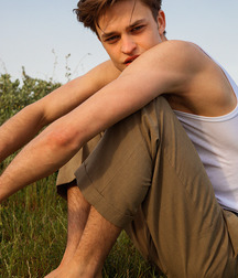 Jeans and feet 2 5ca88f501a033.jpg