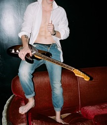 Jeans and feet 2 5ca88f6775236.jpg