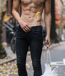 Jeans and feet 2 5ca88f692b4f6.jpg