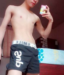 Bois in shorts 5ca9457c8d056.jpg