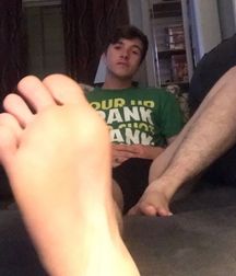 Teen boys feet 5caa13eb9e10d.jpg