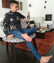 Teen boys feet 5caa142747c06.jpg