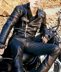 Guys in leather 5caa3ff02613c.jpg