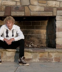 Guys in chucks 5cabd22e6c5ae.jpg