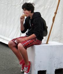 Guys in chucks 5cabd2499ce3c.jpg