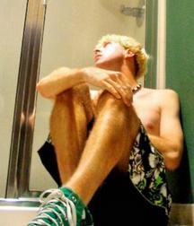 Guys in chucks 5cabd24fa98ee.jpg
