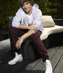 Guys in chucks 5cabd258dcbe0.jpg