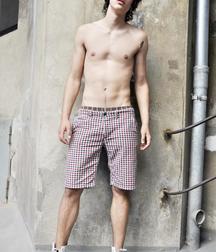Guys in chucks 5cabd25f8de2b.jpg