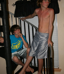 Barefoot twinks 2 5cace4b65d225.jpg