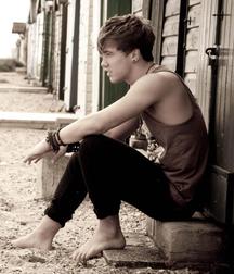 Barefoot twinks 2 5cace4d0ef4de.jpg