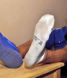 Angel and devil feet 5cb0cb8396a6d.jpg