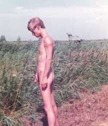 Boys pissing 4 5cb4cf1f75f69.jpg