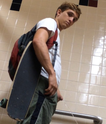 Boys pissing 4 5cb4cf21e7eae.jpg