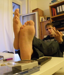 Boys barefoot 5cb4f046cb233.jpg