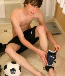 Boys barefoot 5cb4f078a7cc3.jpg