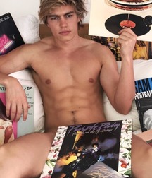 Young Adonis 5cb5f9ac972b2.jpg