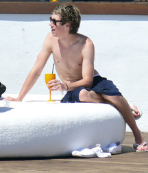 Celebs feet 3 5cb5fe8226127.jpg