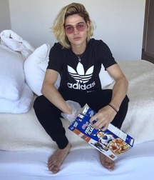 Celebs feet 3 5cb5feb2d61eb.jpg