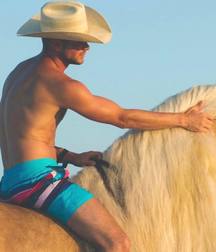 Cowboy hotties 5cb5ff2016ed3.jpg