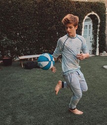 barefoot twinks 3 5cb9e3b5669ed.jpg