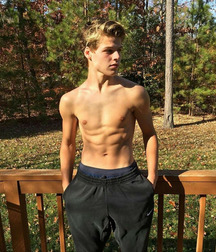 Blonde hotties  5cb9eec5a5f1f.jpg