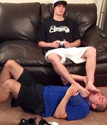 Serving boy feet 5cba3f7d3f5d2.jpg