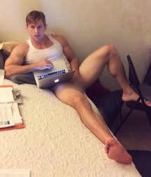Bare feet 5cba9f984a313.jpg