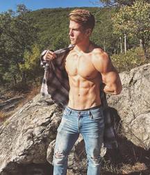 College heros 5cbb37e66e9e8.jpg