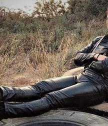 Leather wear 5cbb3bc96422f.jpg