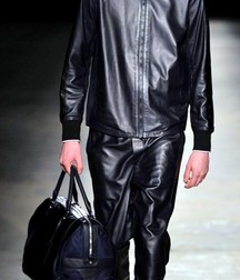 Leather wear 5cbb3bebd2d4f.jpg
