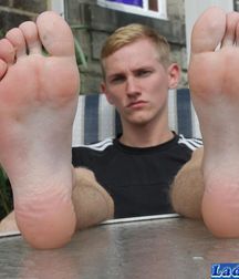 The bois smelly feet 5cbb79ed47b26.jpg