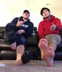 The bois smelly feet 5cbb79f1271c6.jpg