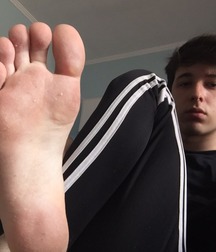 The bois smelly feet 5cbb79f937092.jpg