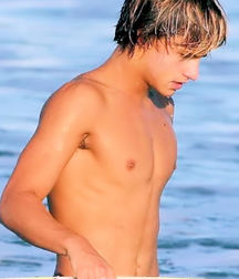 Twink in the sun 5cbb99ec0bd9b.jpg