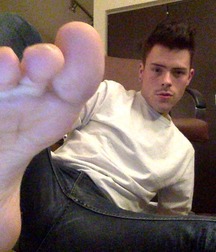 Teenboy feet 5cbc9fcd3161f.jpg