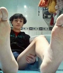Teenboy feet 5cbc9fdd38ed9.jpg